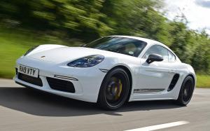 Porsche 718 Cayman T 2019 года (UK)